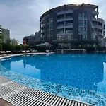 Bratanov Sunny Plaza 阳光海滩