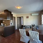 Bratanov Sunny Plaza 阳光海滩