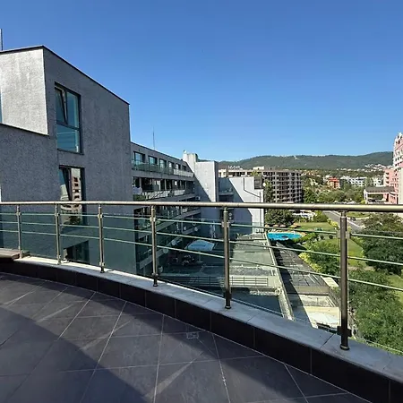 Bratanov Sunny Plaza *