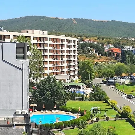 Bratanov Sunny Plaza *