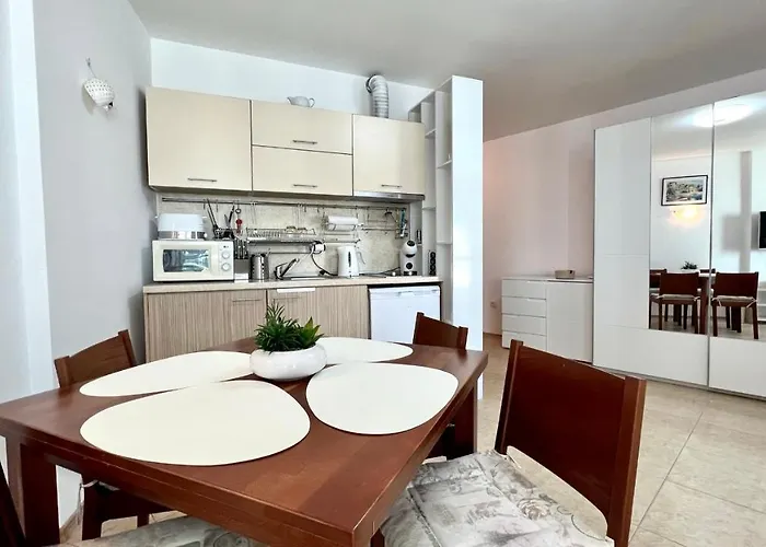 Bratanov Sunny Plaza