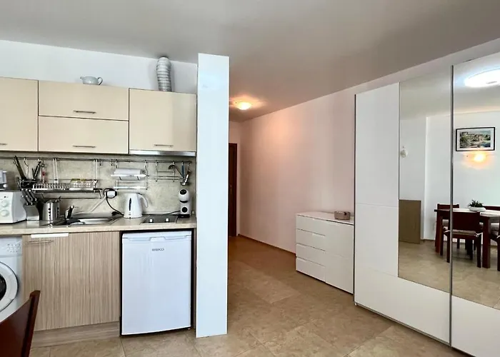 Bratanov Sunny Plaza *