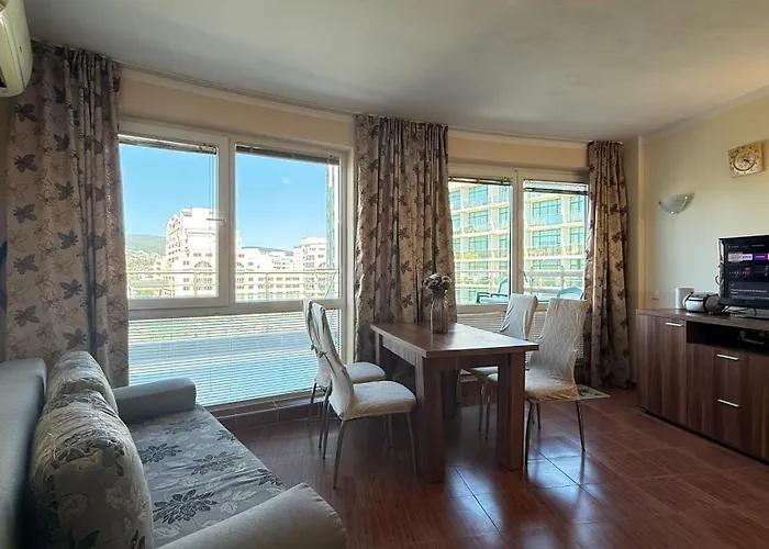 Bratanov Sunny Plaza 公寓