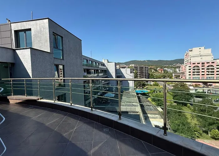 Bratanov Sunny Plaza *